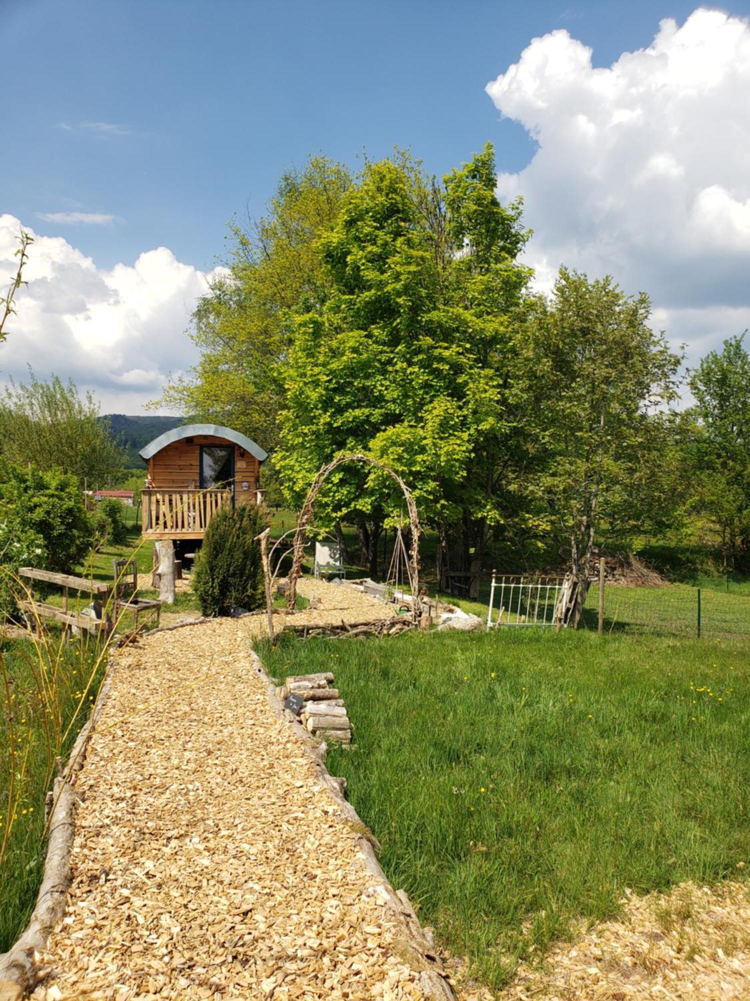 La Roulotte Tiny House Du Mond'Ideal Leval  Exterior foto