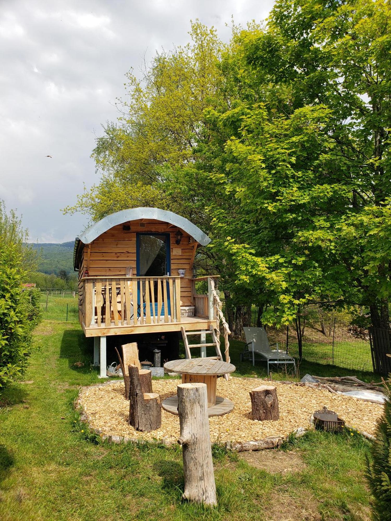 La Roulotte Tiny House Du Mond'Ideal Leval  Exterior foto